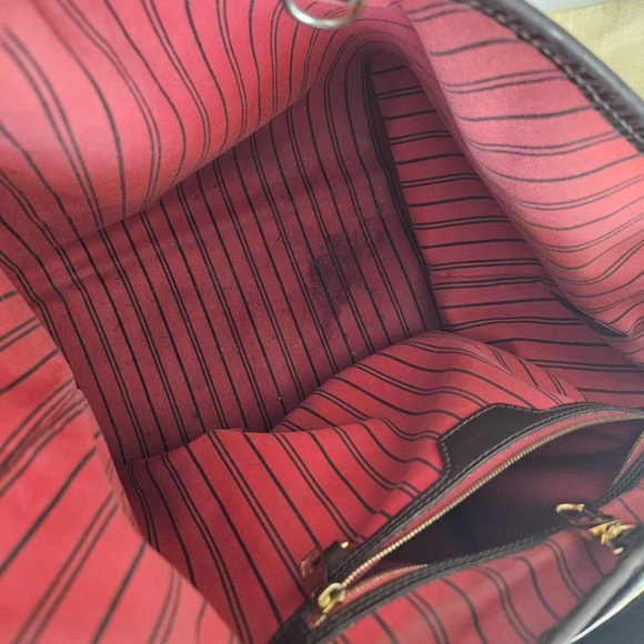 Louis Vuitton Damier Ebene Delightful Bag- MM Size - Functional, Classic Beauty! - Picture 7 of 15